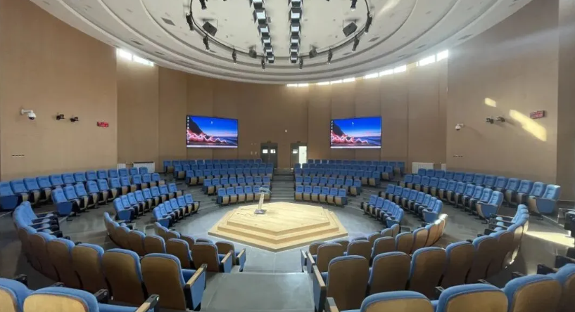 告别PPT尴尬！LED屏如何将报告厅变成“指挥中枢”和“沉浸舞台”